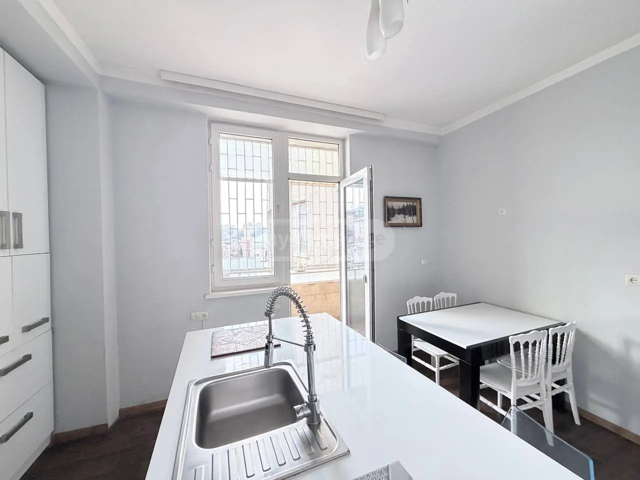 4 Room Apartment For Rent In Vera view 8