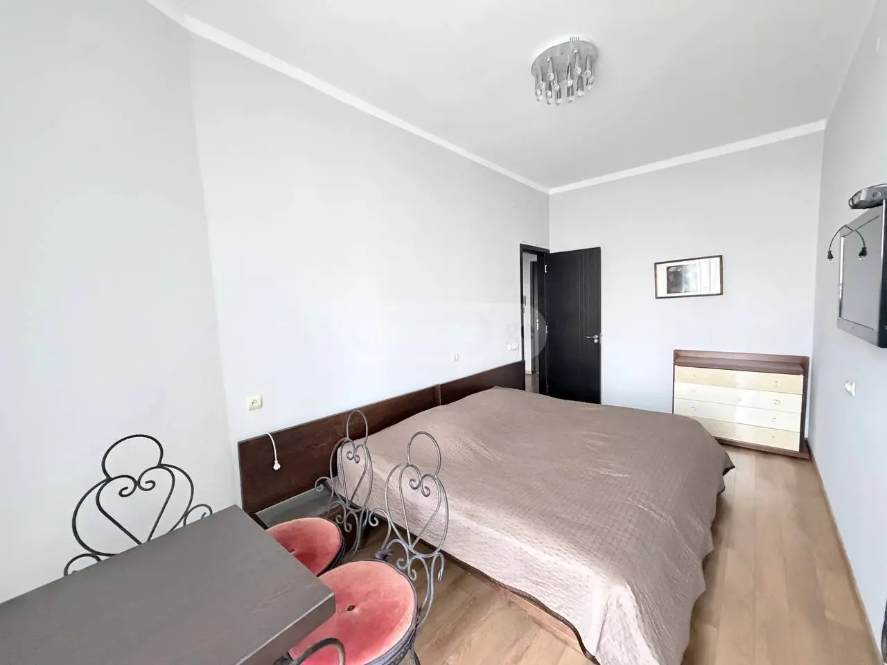 4 Room Apartment For Rent In Vera view 3