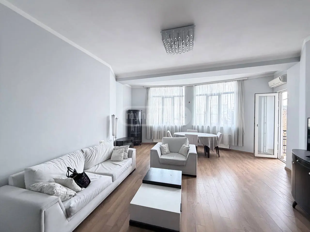 4 Room Apartment For Rent In Vera view 9