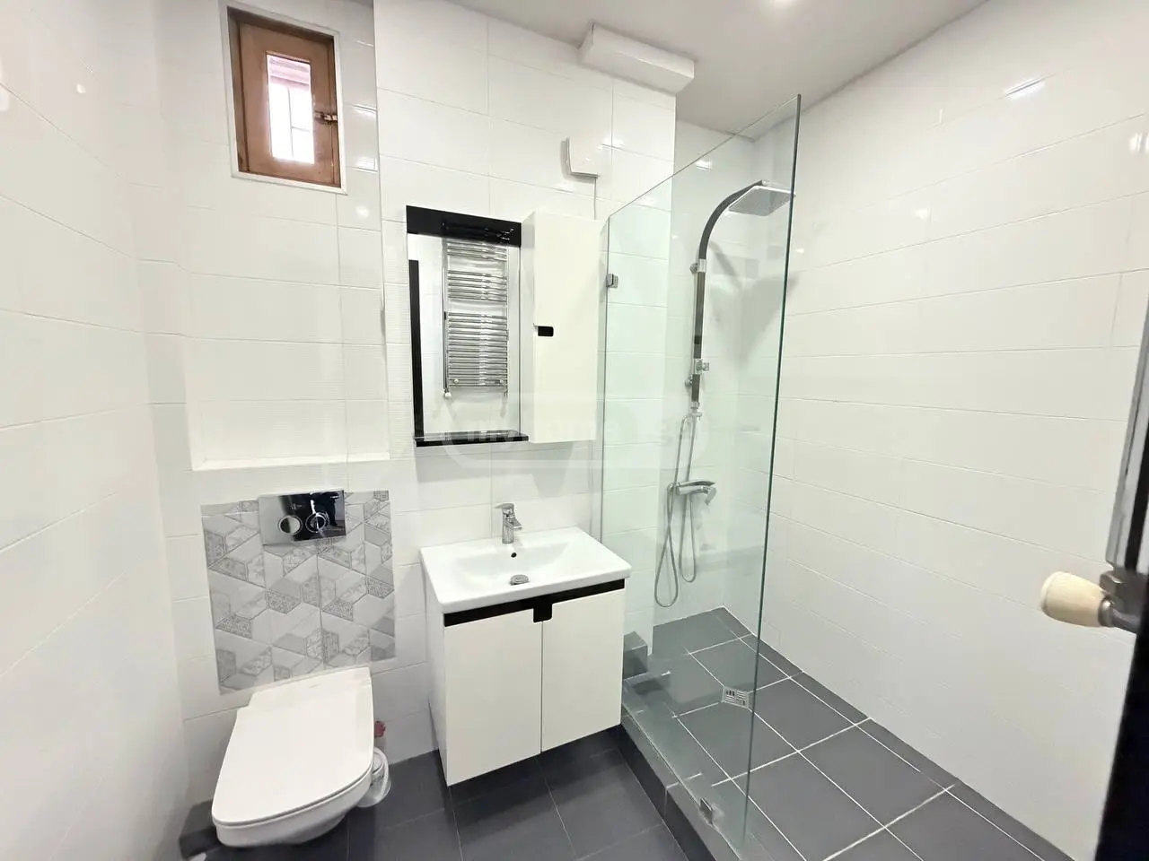 4 Room Apartment For Rent In Vera view 10