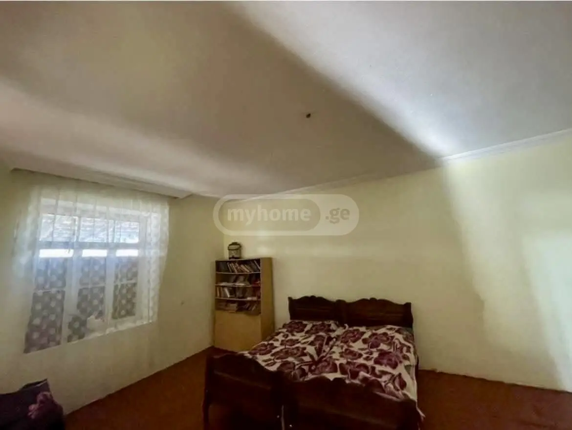 6 Room Private House For Sale view 3