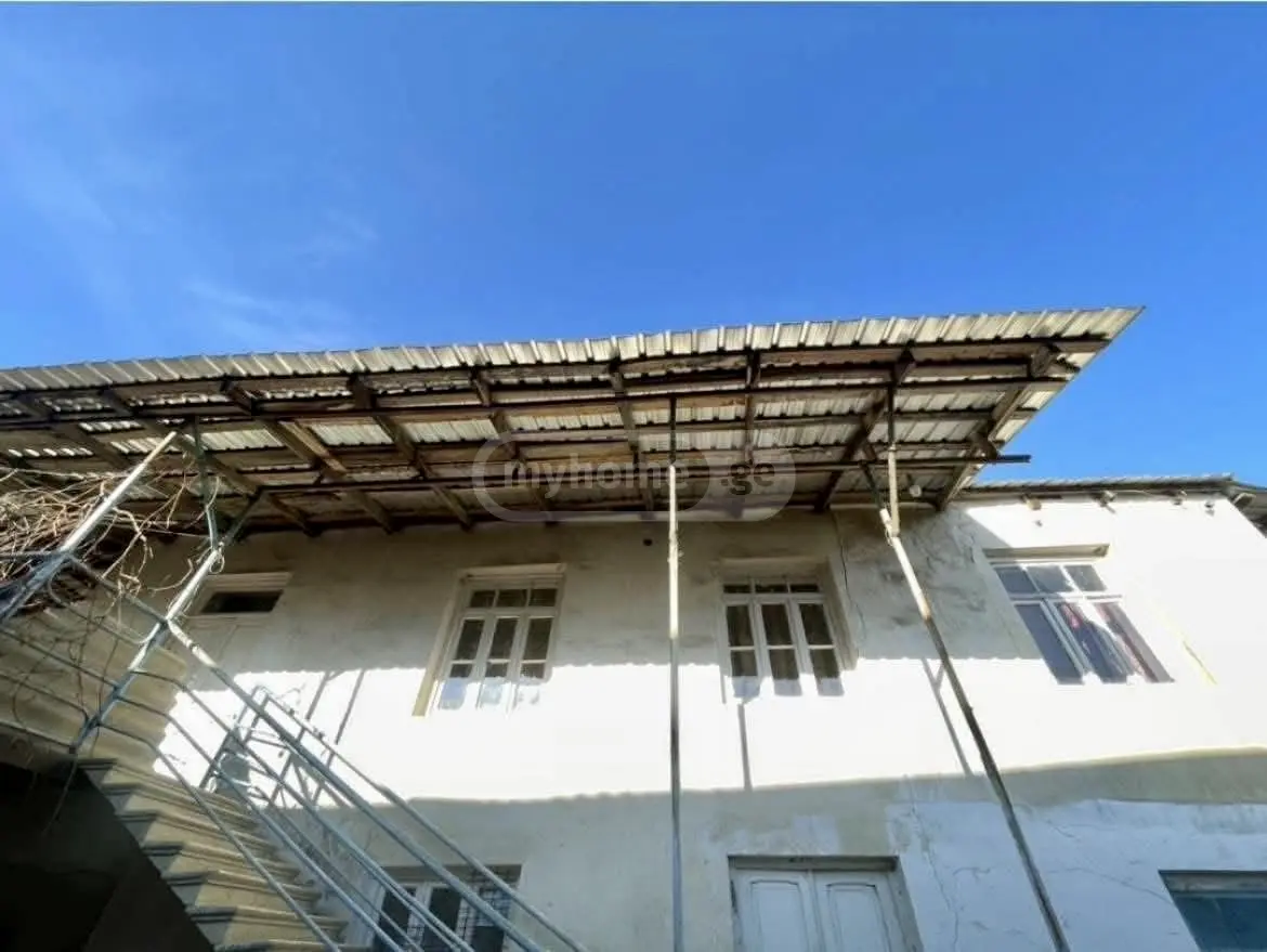 6 Room Private House For Sale view 2