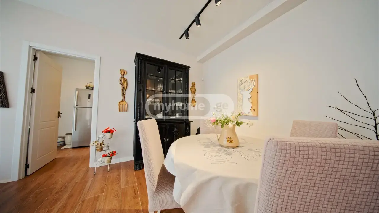 5 Room Private House For Sale view 3