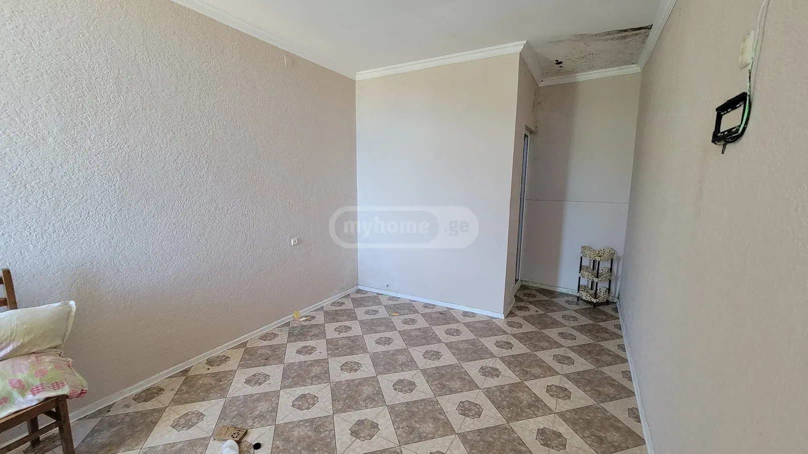8 Room Hotel For Sale view 4