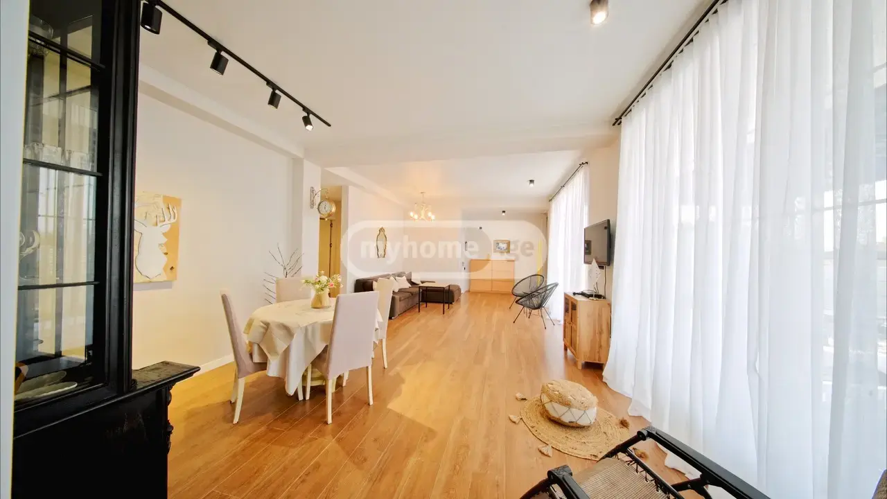 5 Room Private House For Sale view 2