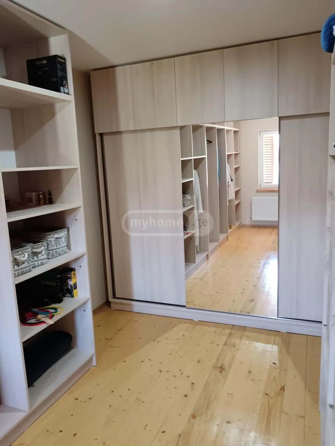 7 Room Private House For Sale view 4