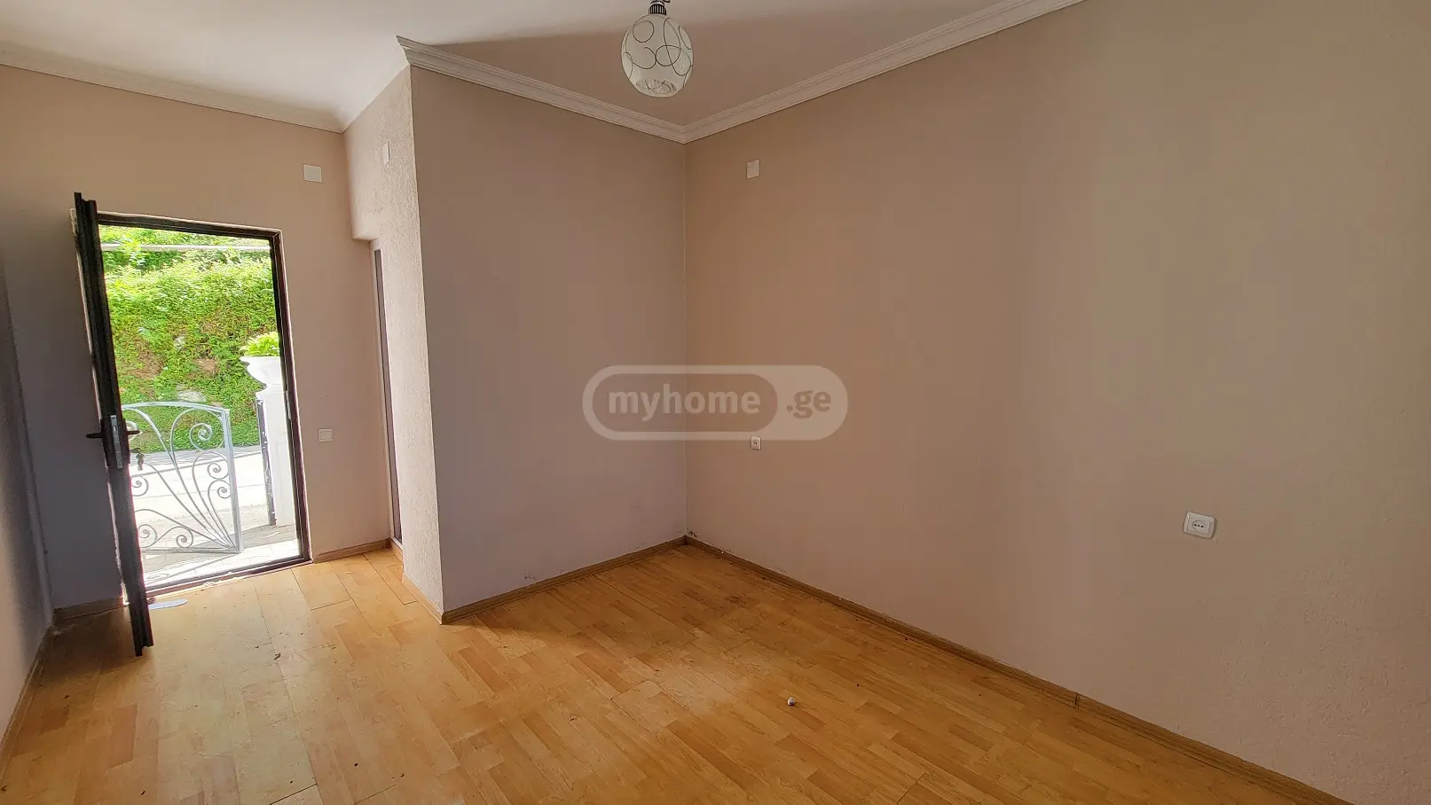 8 Room Hotel For Sale view 5