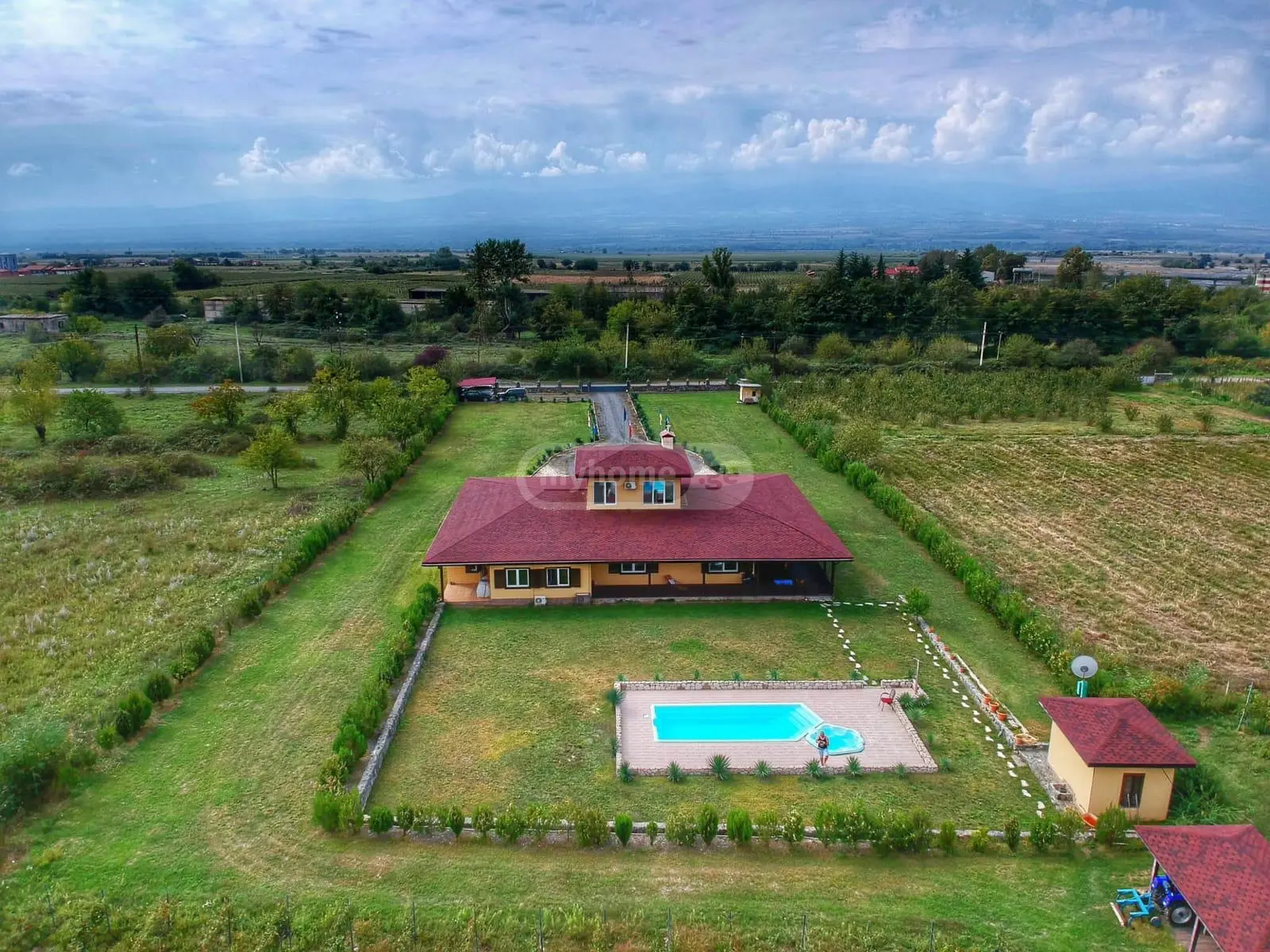 7 Room Private House For Sale view 2