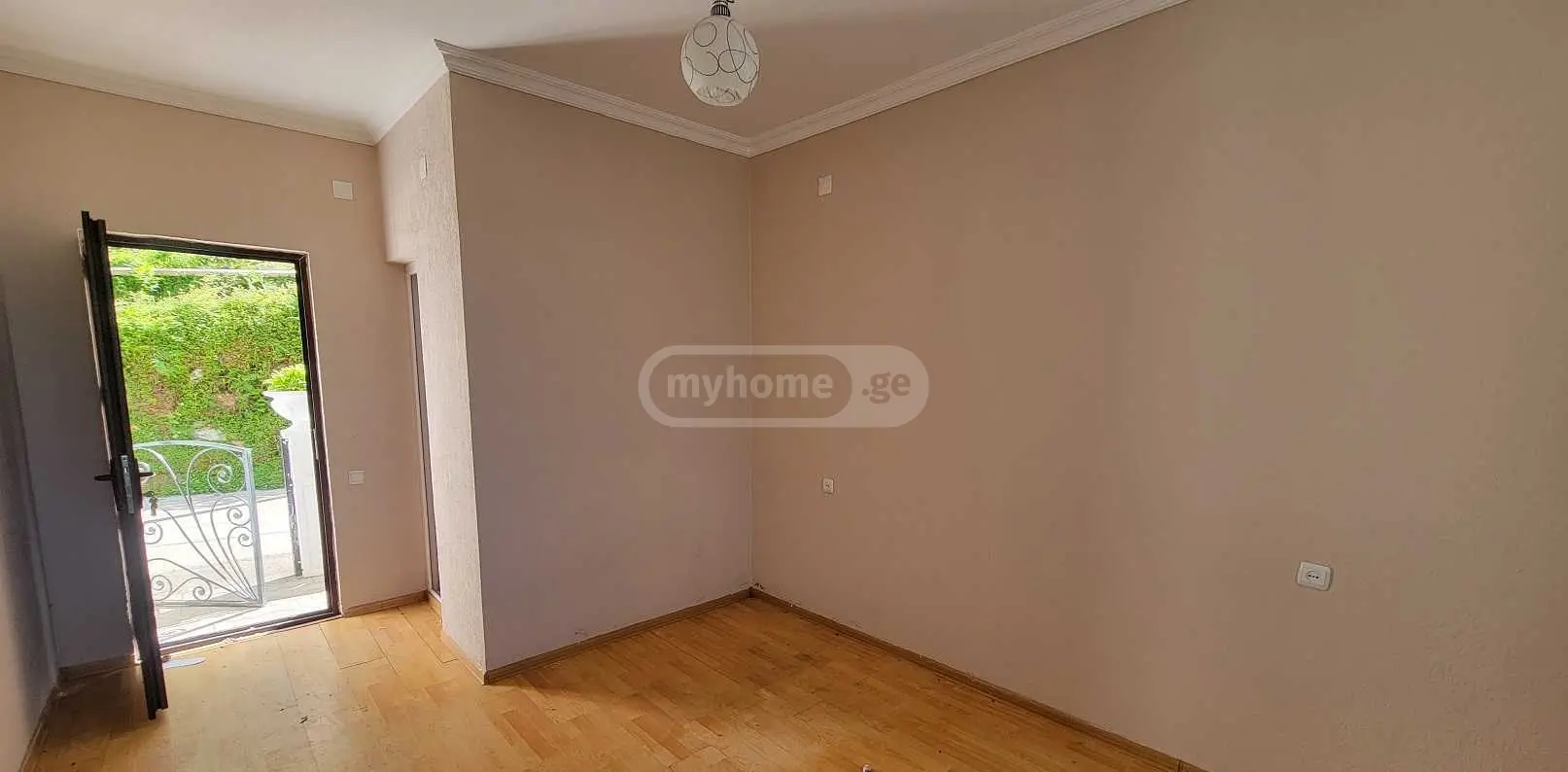 8 Room Hotel For Sale view 4