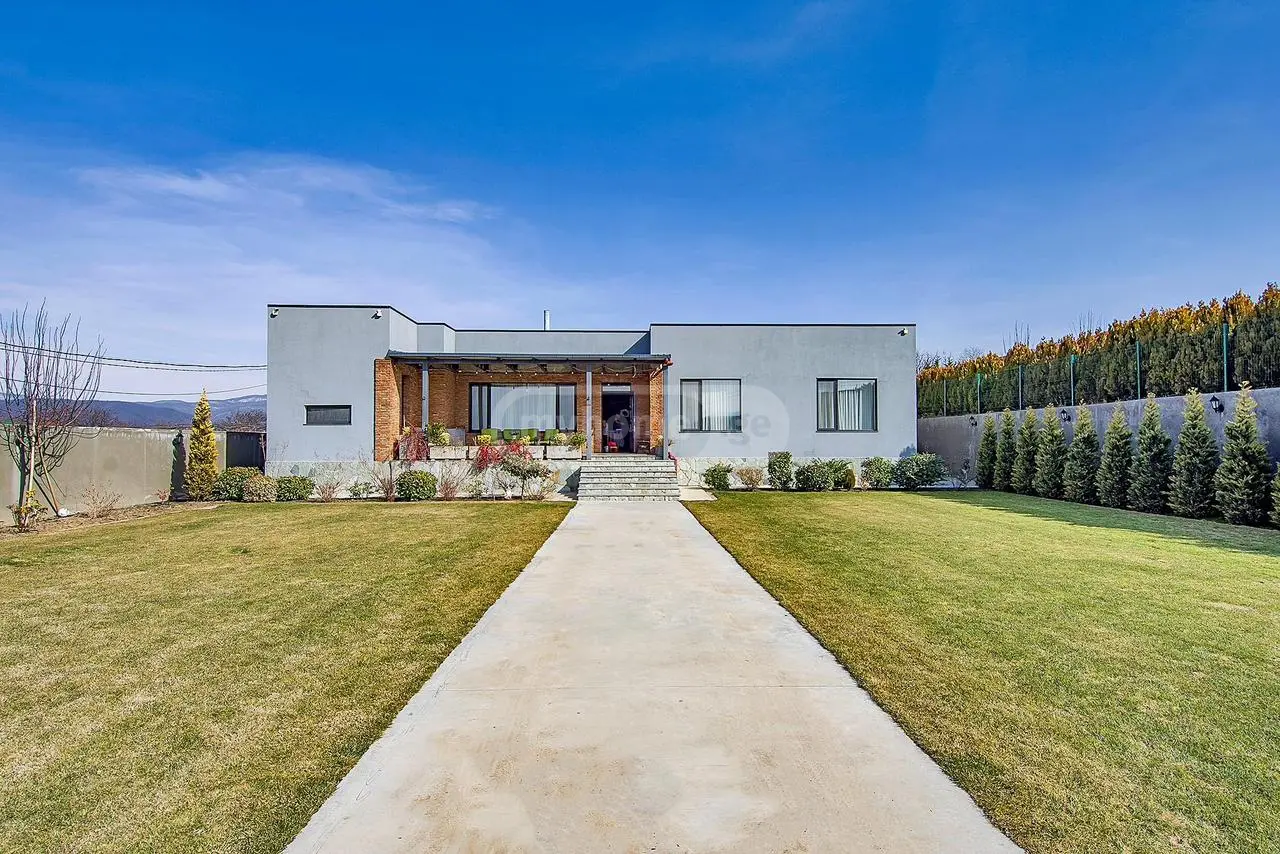 7 Room Country House For Rent In Saguramo, In Mtskheta Municipality view 3