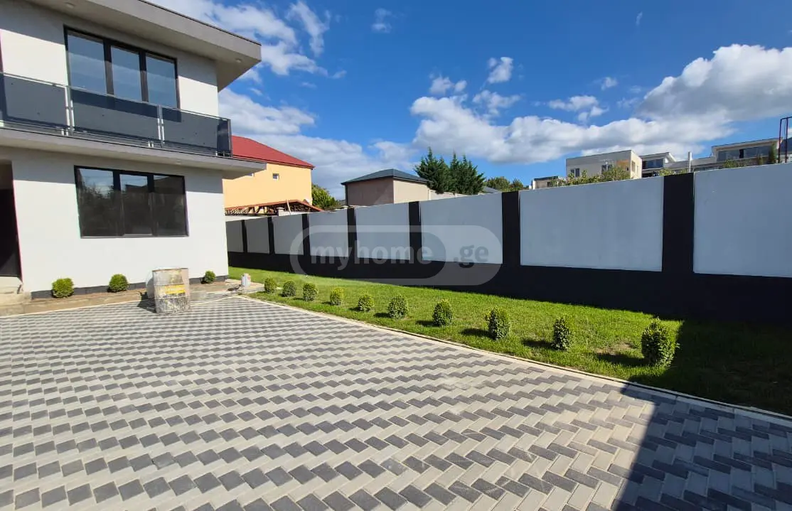 6 Room Country House For Sale view 3