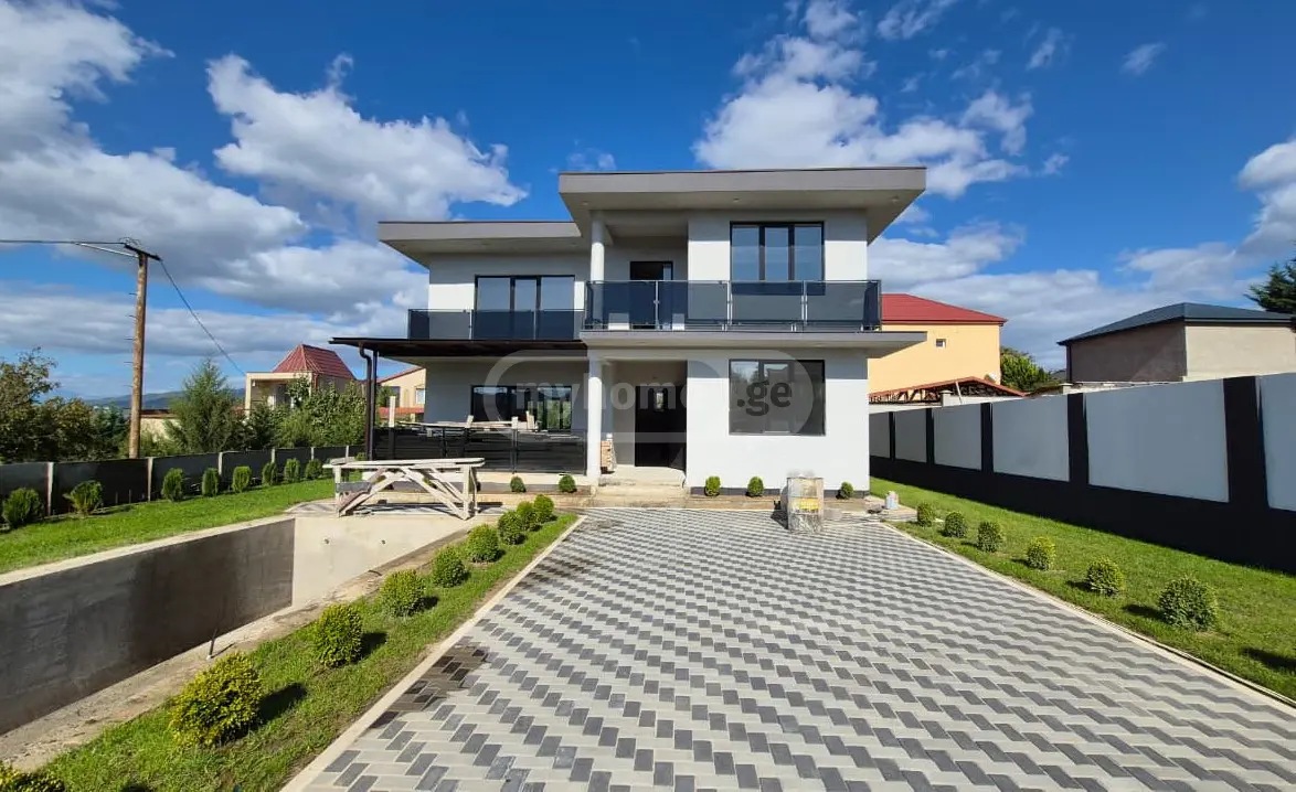 6 Room Country House For Sale view 1