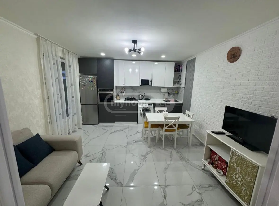 6 Room Private House For Sale view 3