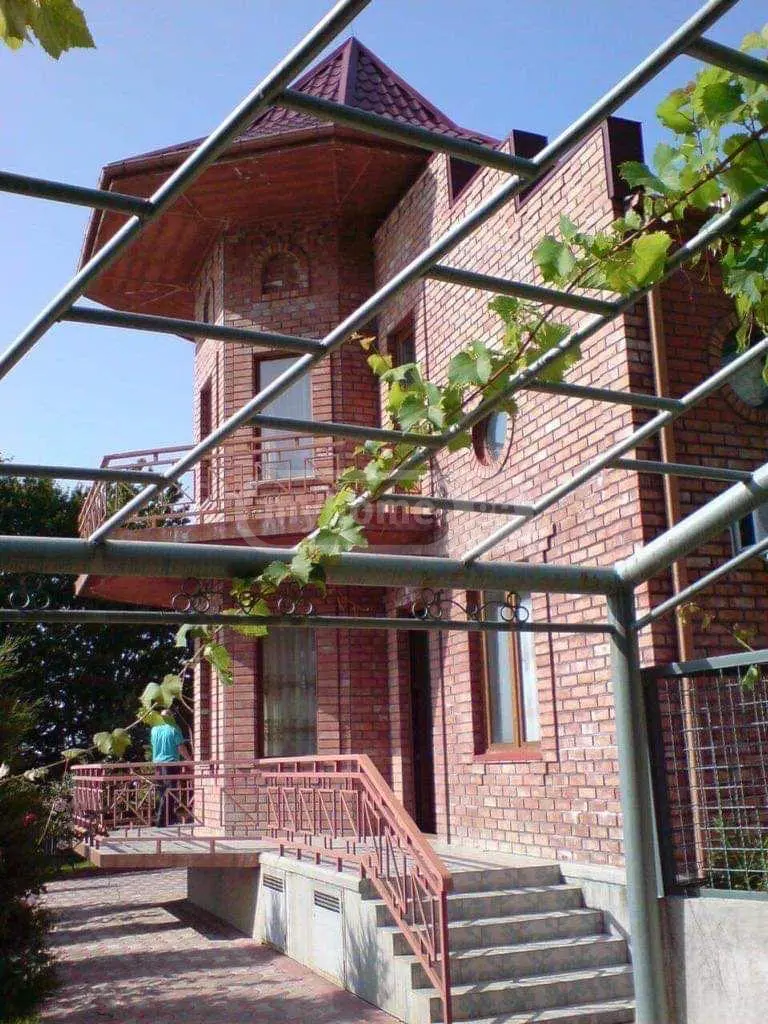 5 Room Private House For Sale view 3