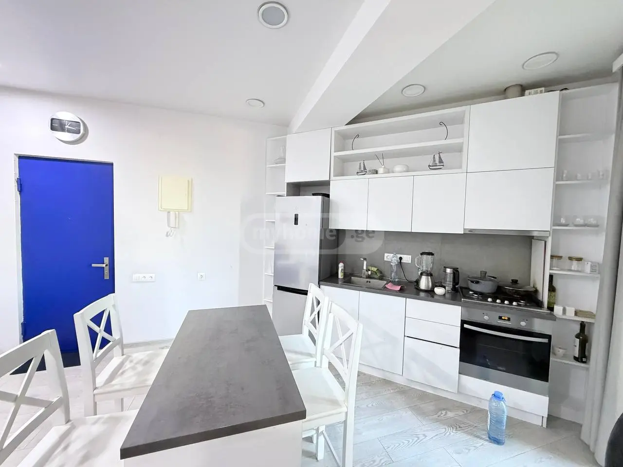 2 Room Apartment For Rent In Vera view 1