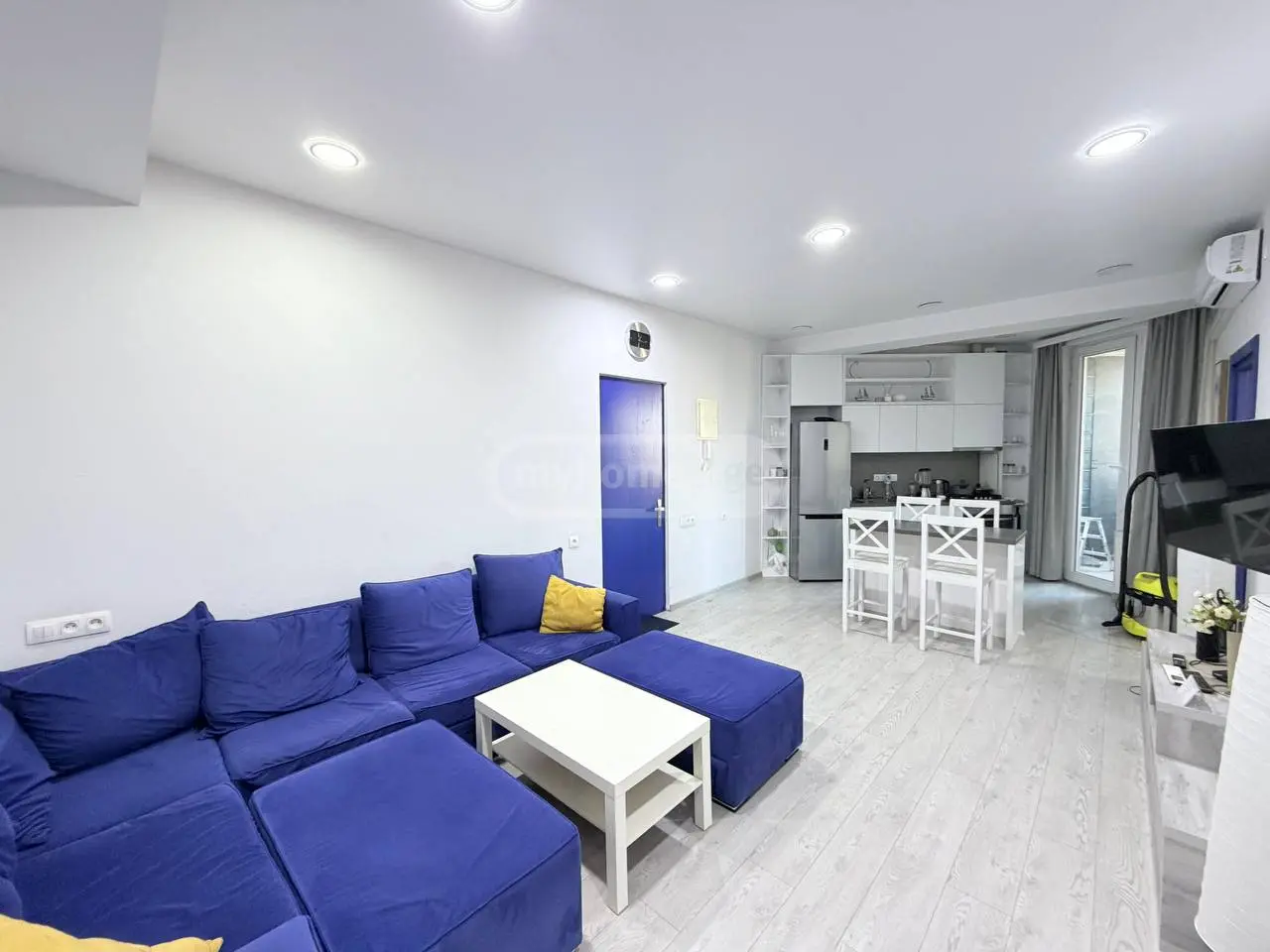 2 Room Apartment For Rent In Vera view 8