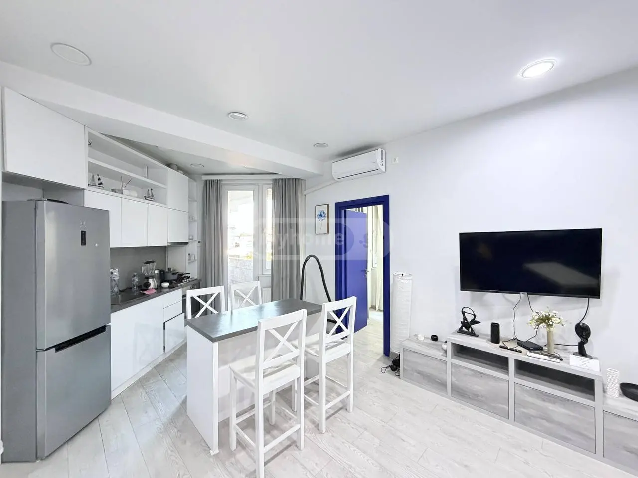 2 Room Apartment For Rent In Vera view 10
