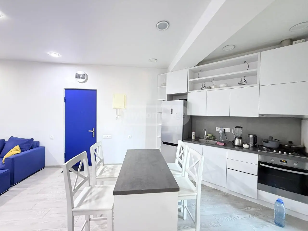 2 Room Apartment For Rent In Vera view 2