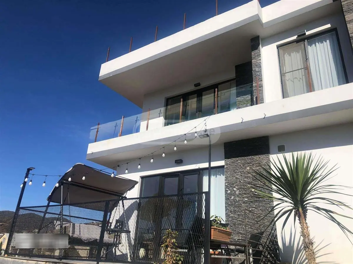 5 Room Private House For Rent In Vake view 2