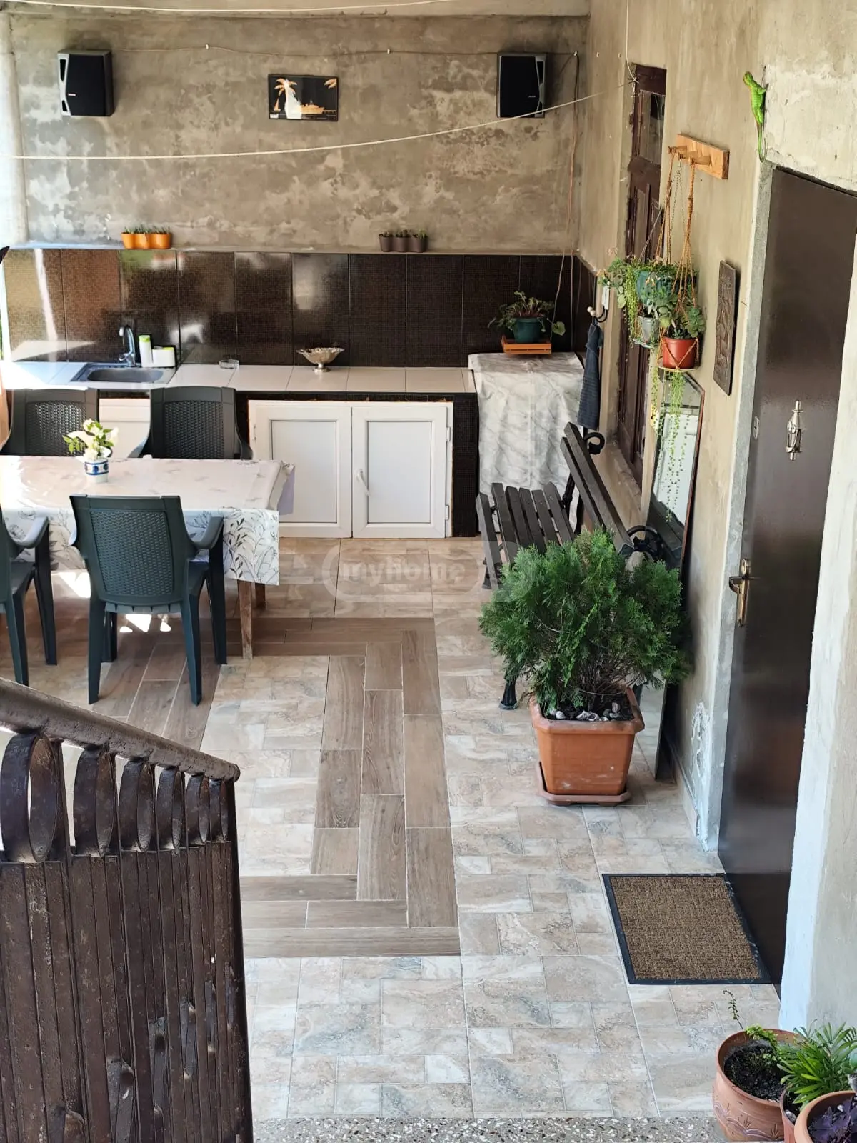6 Room Private House For Sale view 4