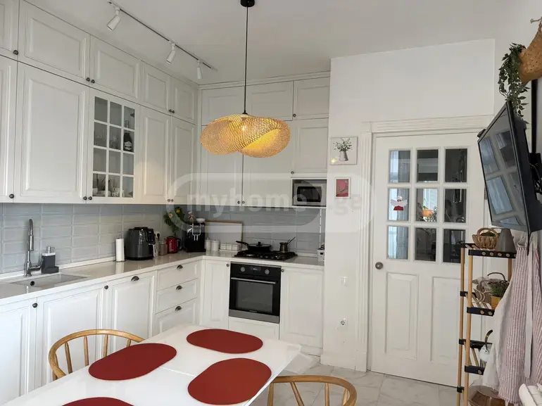 5 Room Apartment For Sale view 1