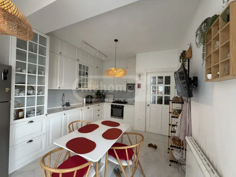 5 Room Apartment For Sale view 2