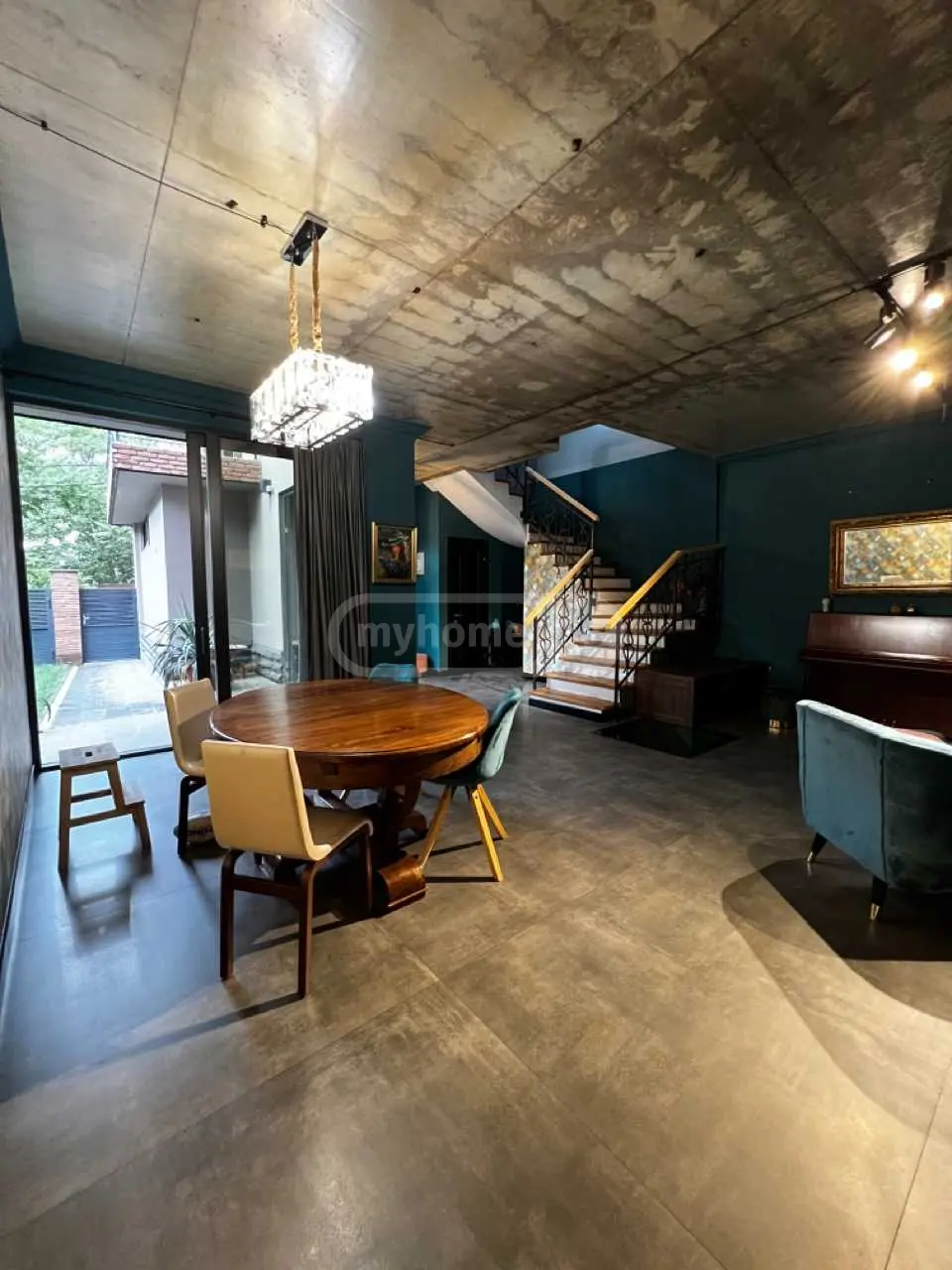 6 Room Private House For Rent In Mtatsminda view 1