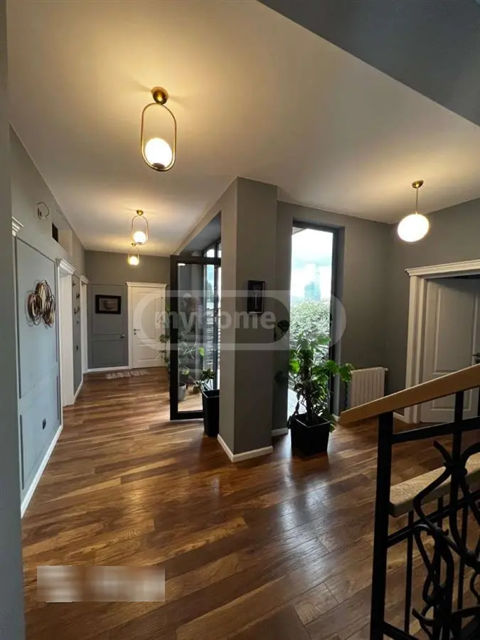 6 Room Private House For Rent In Mtatsminda view 2