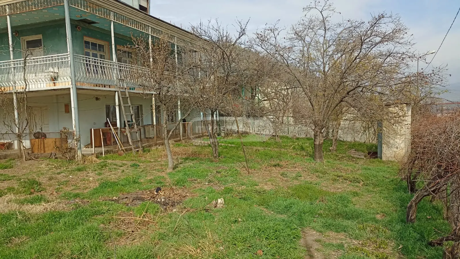6 Room Private House For Sale view 2