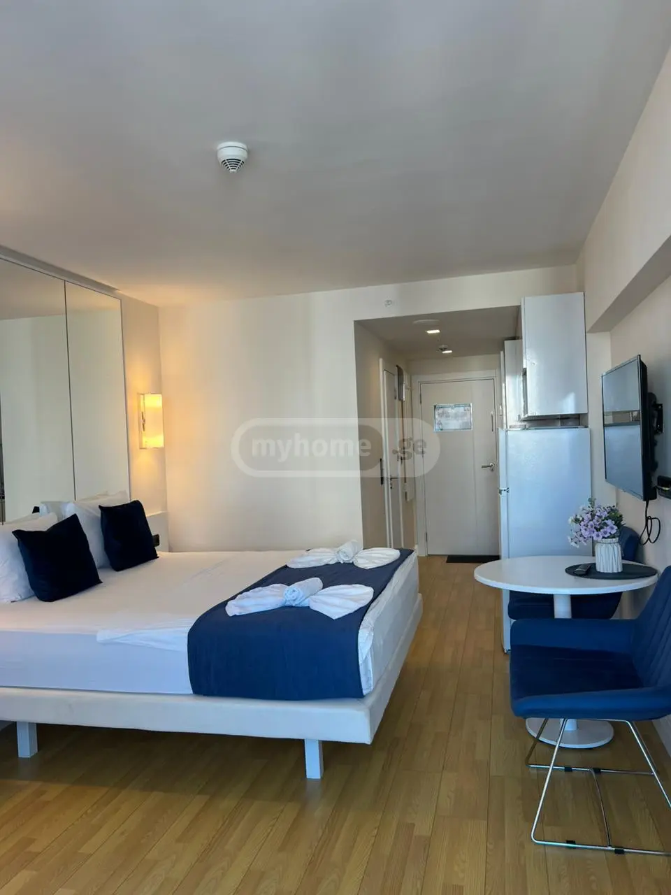 1 Room Hotel Daily Rent view 1