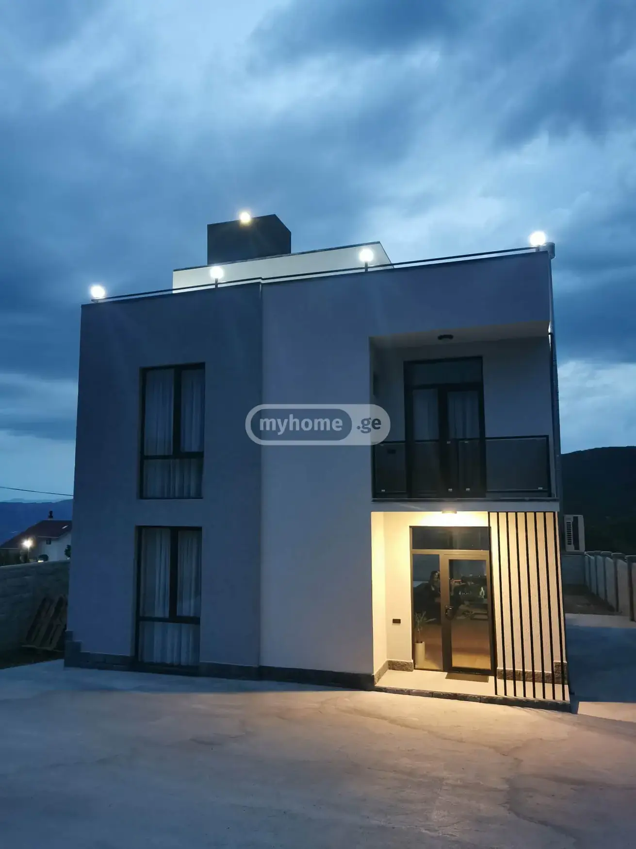 7 Room Private House For Sale view 6