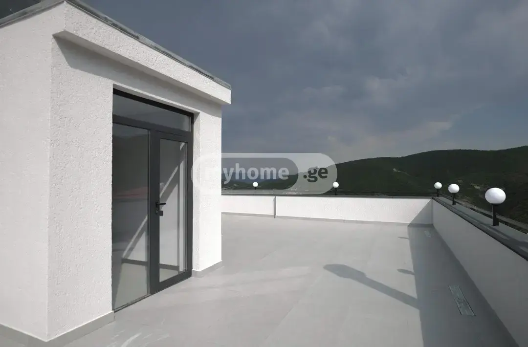 7 Room Private House For Sale view 3