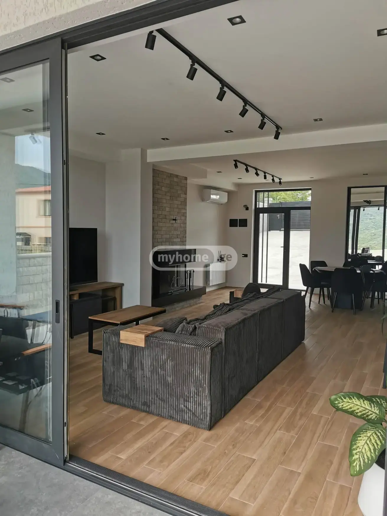7 Room Private House For Sale view 12