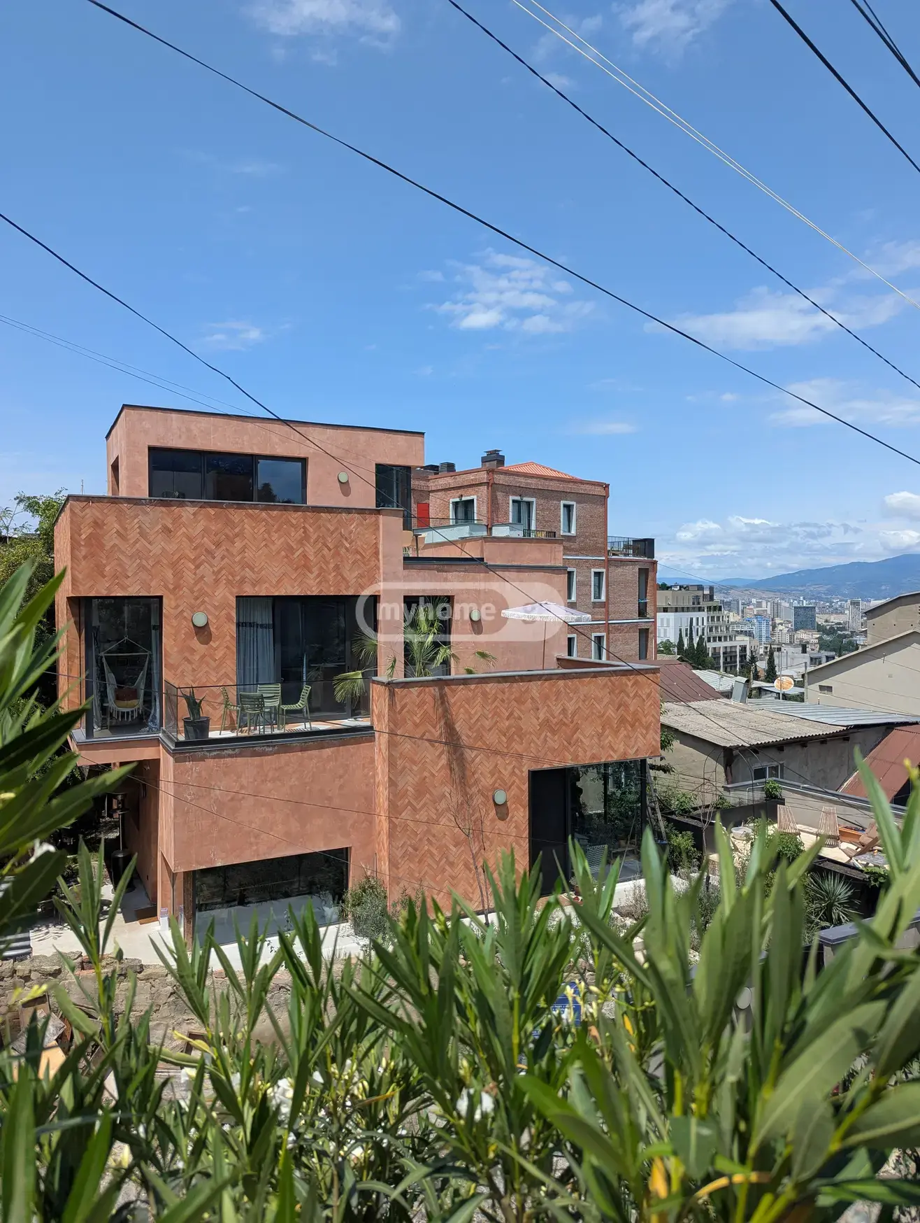 7 Room Private House For Rent In Vera view 2