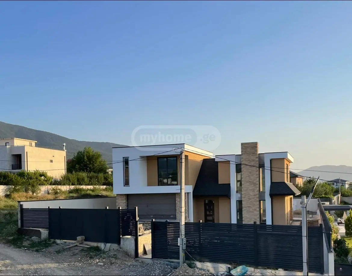 6 Room Country House For Sale view 9