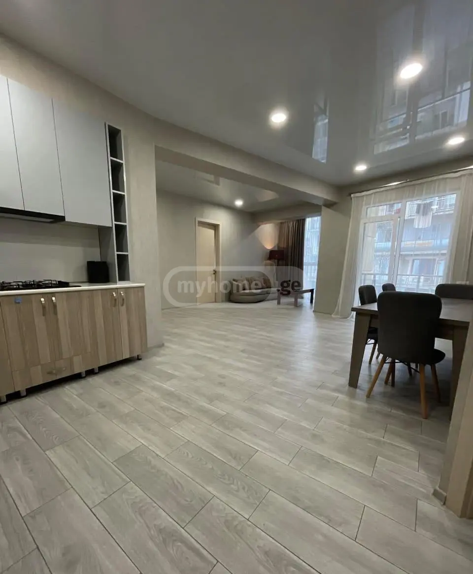 Продажа 4-комната Квартира view 1