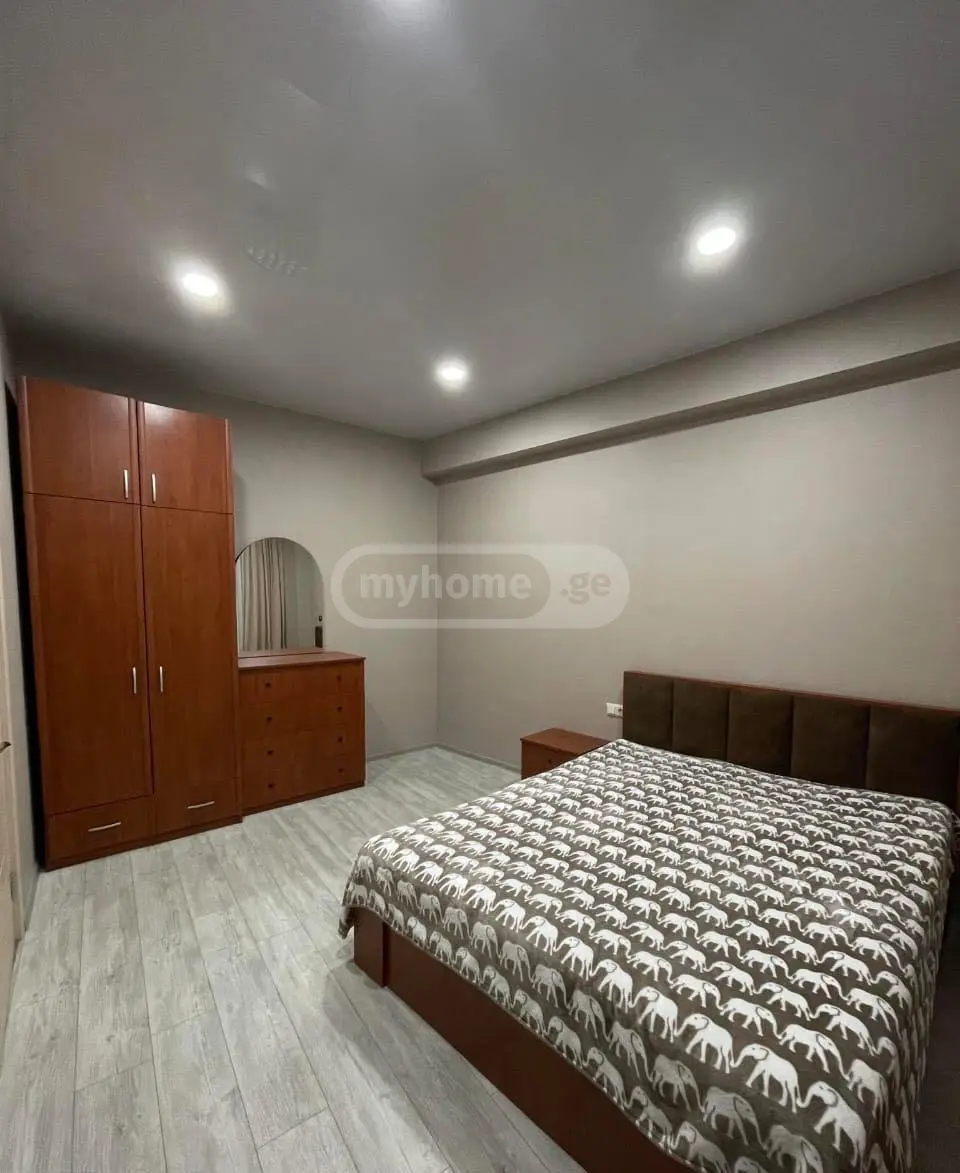 Продажа 4-комната Квартира view 8