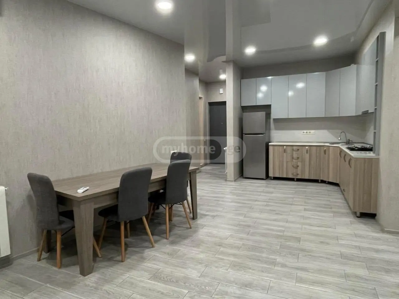Продажа 4-комната Квартира view 3