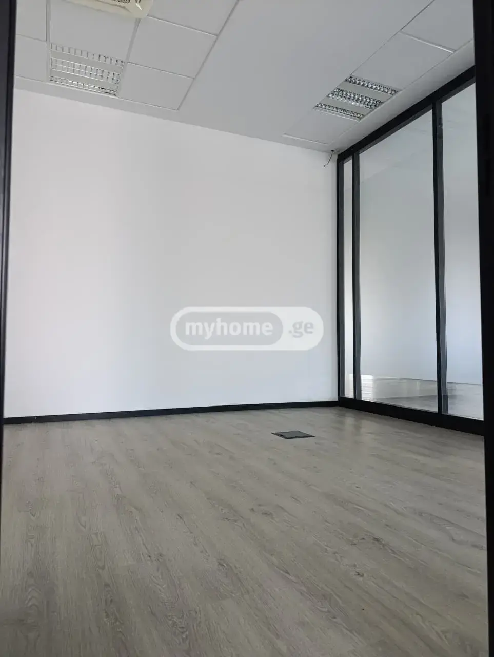 Office Commercial Area For Rent In Sololaki view 3