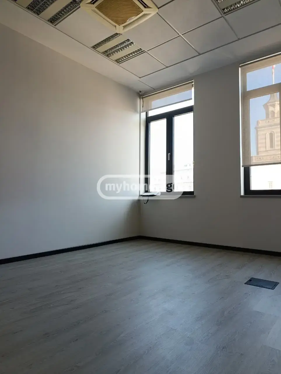 Office Commercial Area For Rent In Sololaki view 4