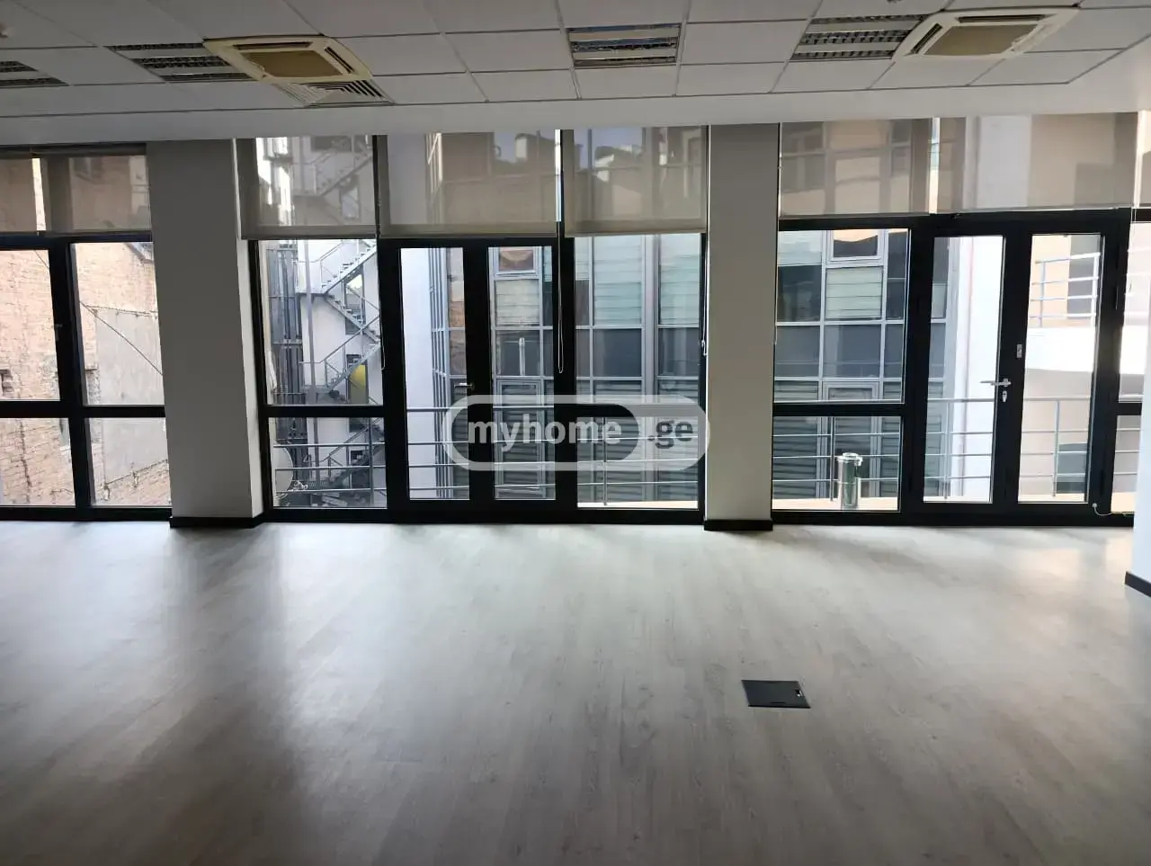 Office Commercial Area For Rent In Sololaki view 8