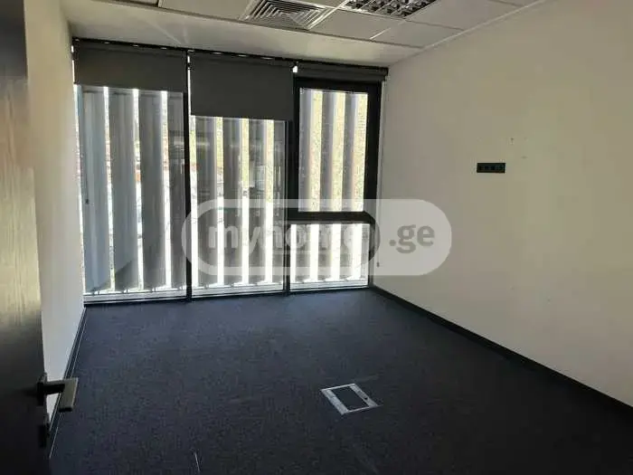 Office Commercial Area For Rent In Sololaki view 9