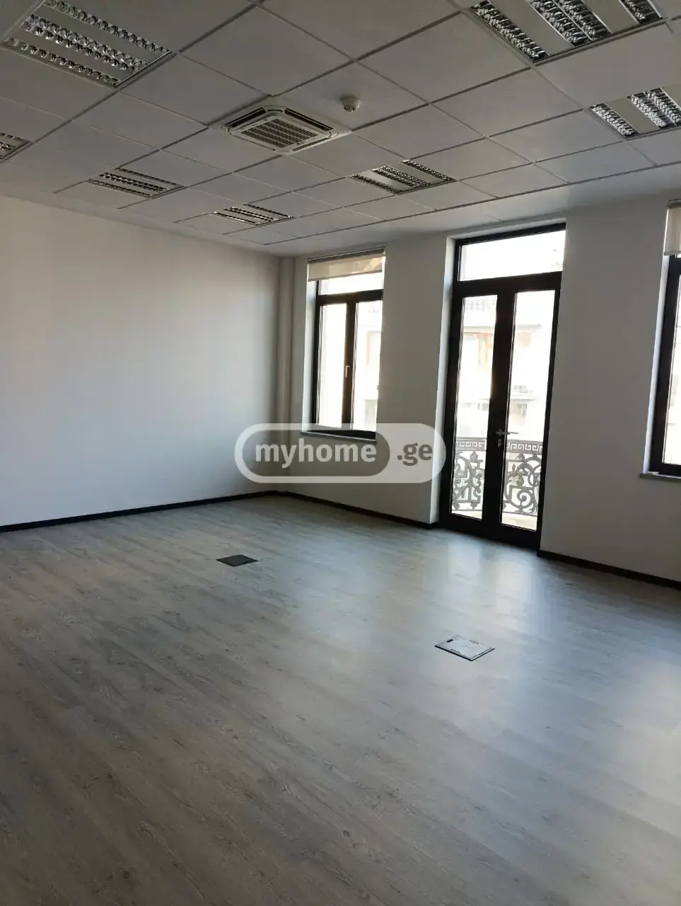 Office Commercial Area For Rent In Sololaki view 5
