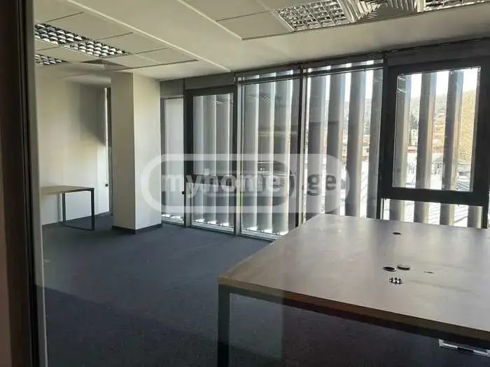 Office Commercial Area For Rent In Sololaki view 4