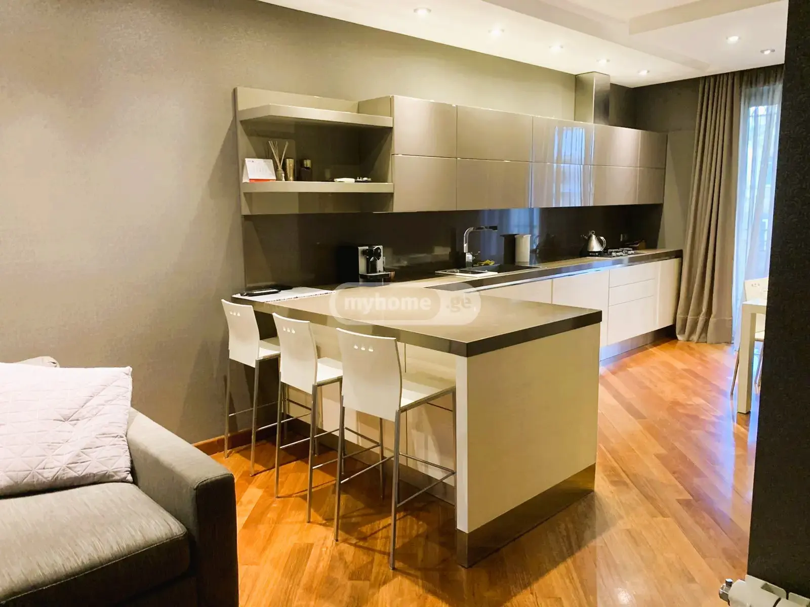 6 Room Private House For Rent In Mtatsminda view 5