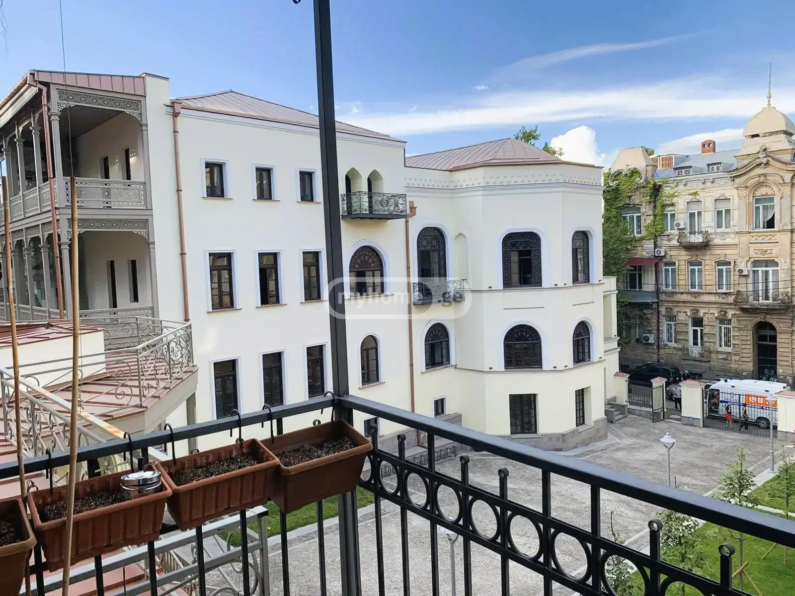 6 Room Private House For Rent In Mtatsminda view 9