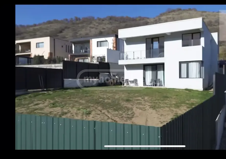 7 Room Private House For Sale view 1
