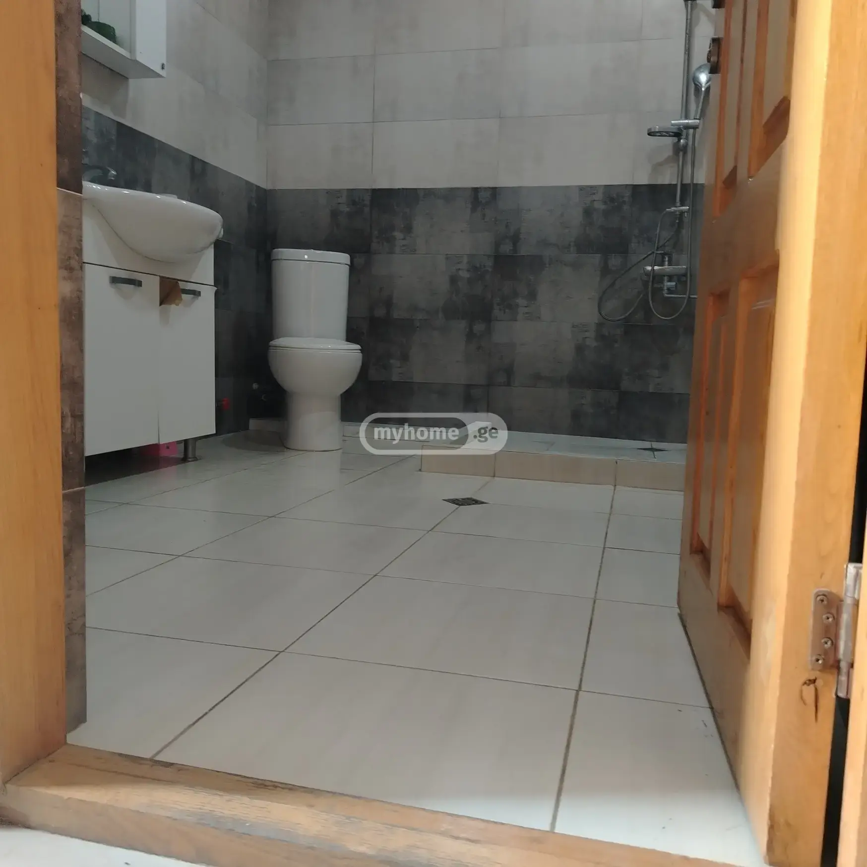 8 Room Private House For Rent In Gldani view 3