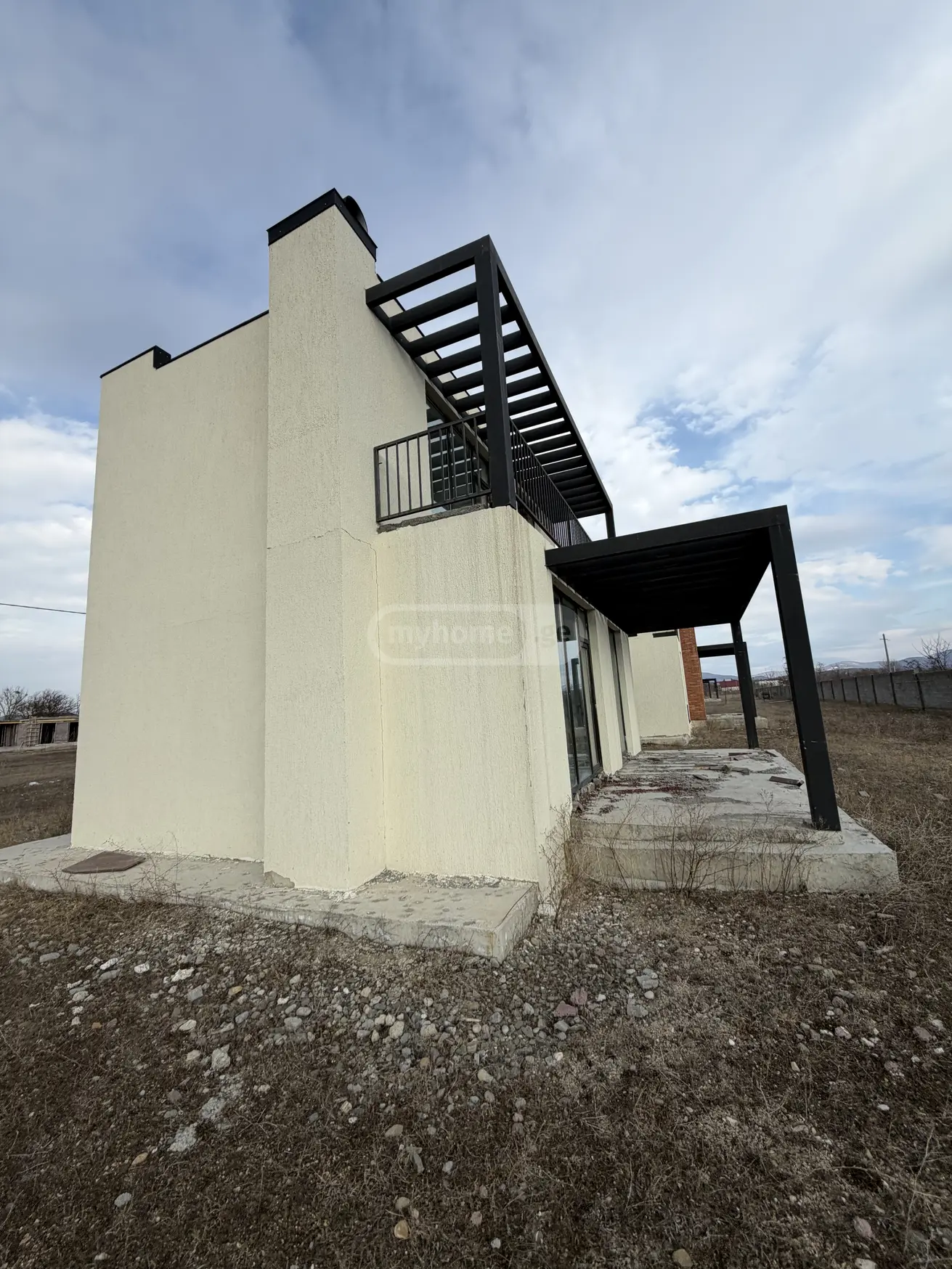 5 Room Private House For Sale view 3
