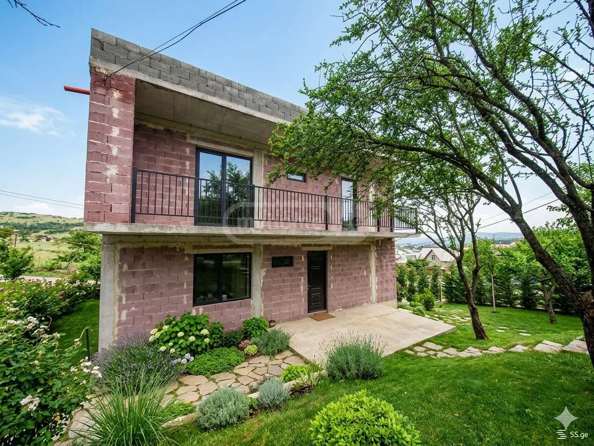 7 Room Country House For Sale view 1